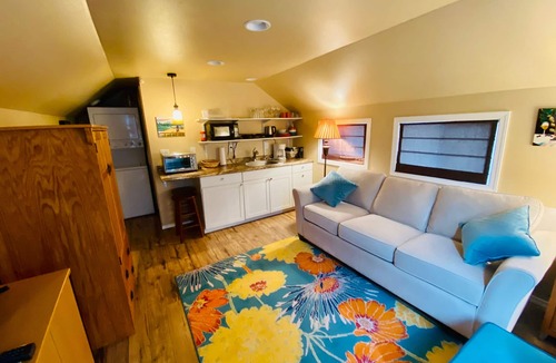 McMinnville Cottage | Quaint Studio Cottage Within Walking Distance to Historic Downtown McMinnville