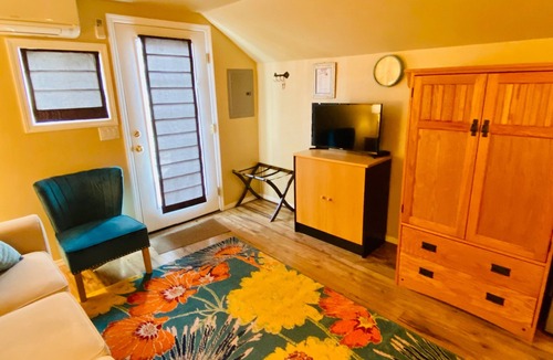 McMinnville Cottage | Quaint Studio Cottage Within Walking Distance to Historic Downtown McMinnville