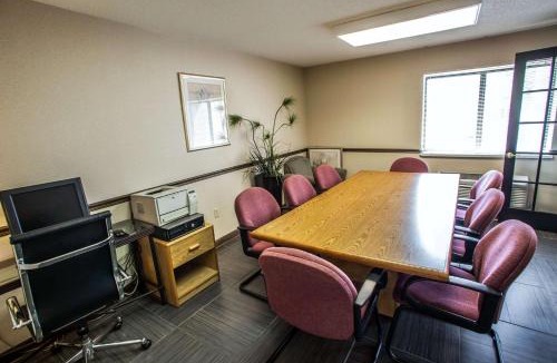 Elgin Hotel | Quality Inn Elgin I-90