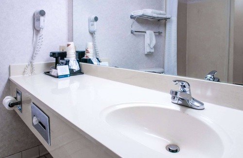 Moore Hotel | Quality Inn Moore - Oklahoma City