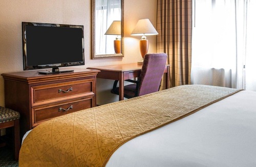 Southfield Hotel | Quality Inn Southfield