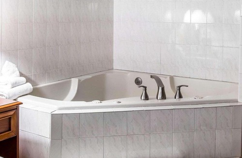 Southfield Hotel | Quality Inn Southfield