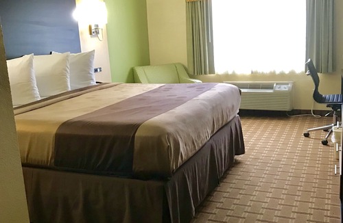 Benton Harbor Hotel | Quality Inn & Suites Benton Harbor - St. Joseph