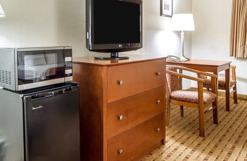 Eau Claire Hotel | Quality Inn & Suites Eau Claire University Area