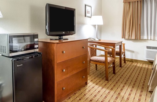 Eau Claire Hotel | Quality Inn & Suites Eau Claire University Area