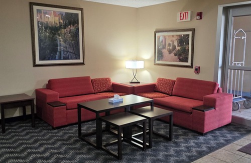 Eldridge Hotel | Quality Inn & Suites Eldridge Davenport North