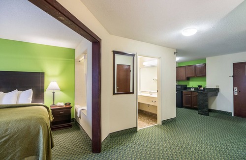 Harvey Hotel | Quality Inn & Suites Harvey - Chicago Southland