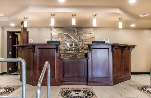 Houghton Hotel | Quality Inn & Suites Houghton Downtown