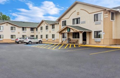 Howe Hotel | Quality Inn & Suites Howe - Sturgis