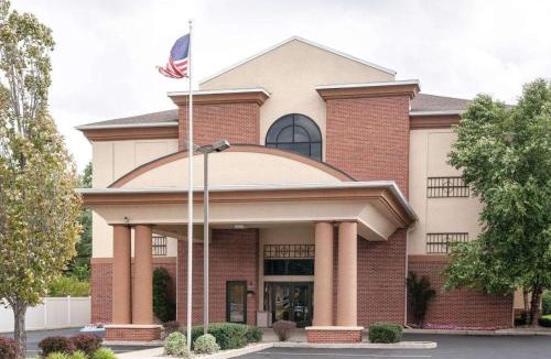 Niles Hotel | Quality Inn & Suites Niles