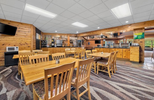 Black River Falls Hotel | Quality Inn & Suites Black River Falls I-94