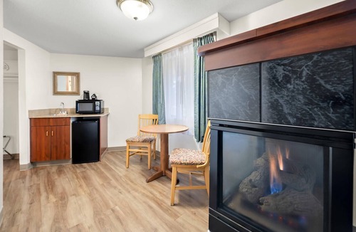 Black River Falls Hotel | Quality Inn & Suites Black River Falls I-94