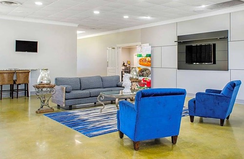 Laurel Hotel | Quality Inn & Suites