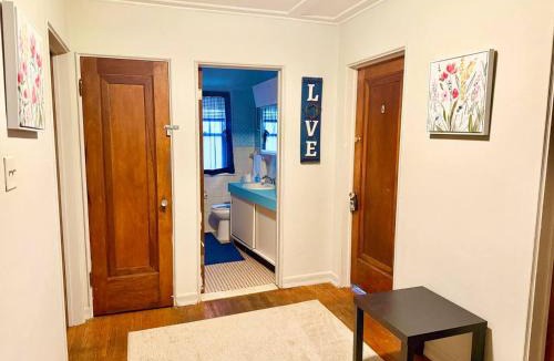 Eastside House | Queen Bed Near SU, Inviting Home.