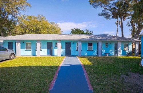 Merritt Island Apartment | Queen Bed|Non-Smoking