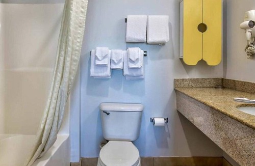 Sulphur Apartment | Queen Bed | Non smoking