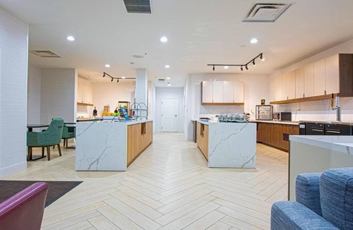 Lafayette Apartment | Queen Studio Suite | Full Kitchen Included