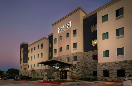 Cedar Park Apartment | Queen Studio Suite w/Free Daily Breakfast