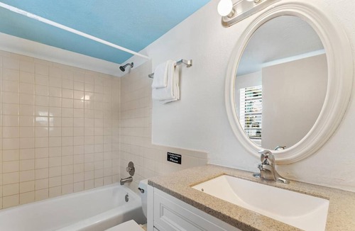 Little Torch Key Hotel | Queen Suite w/Kitchen, Breakfast, Pool & Private Beach on Little Torch Key
