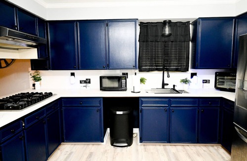 Gonzales House | Quiet 4BR Home, 7 Beds, Near I-10, Plants & Hospitals
