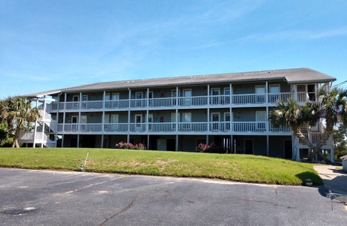 Gulf Breeze Condo | Quiet and cozy apartment on the sound