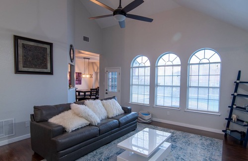 Cedar Hill House | Quiet & Centrally Located (Perfect For Families)