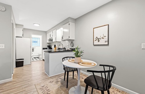 Mount Clemens Apartment | Quiet Cozy End Unit Near Mt. Clemens Downtown