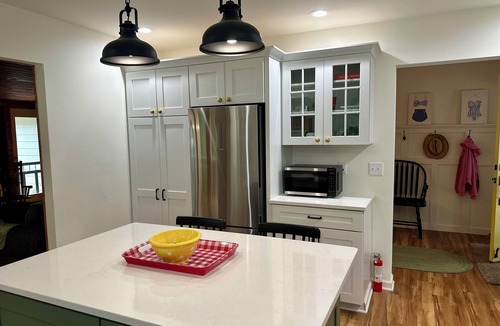 Hubbard Lake Cottage | Quiet Hallmark Movie Cottage on Hubbard Lake for couples or families.
