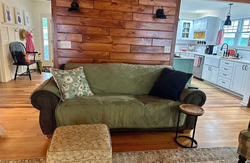 Hubbard Lake Cottage | Quiet Hallmark Movie Cottage on Hubbard Lake for couples or families.