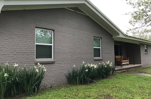 Energy House | Quiet Ranch Retreat with easy access to Circle T Arena, pet friendly
