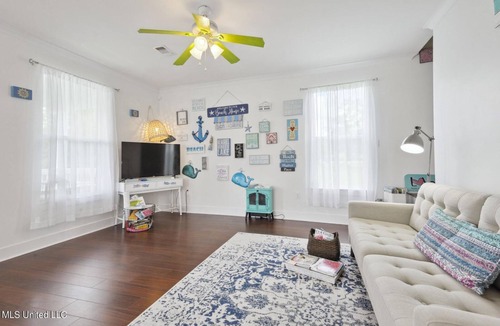 Waveland Cottage | Quiet small Cottage , 5 minutes from the beach!