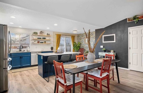 Evergreen House | Quiet Spacious 3BR w/fire pit & yard 15 min to PDX