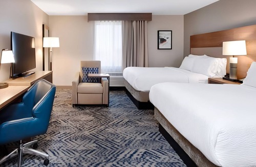 Macomb Hotel | Quiet Studio with Full Kitchen Close to Macomb Center for the Performing Arts