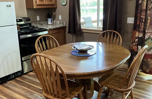 Cloverdale Cottage | Quite Cottage on Private Lake w/Fishing Boat Included!