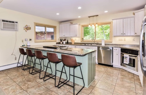 Mercer House | Quite Lakefront Home on UTV/ATV/Snowmobile trails. Dog Friendly!