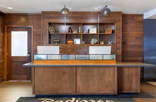 Romulus Hotel | Radisson Hotel Detroit Metro Airport