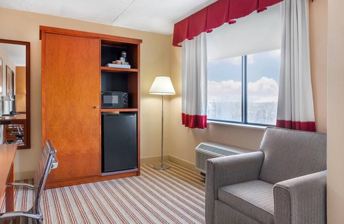 Romulus Hotel | Radisson Hotel Detroit Metro Airport