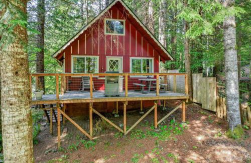 Paradise Estates House | Rainier Vintage Retreat With Hot Tub-Fireplace-WiFi