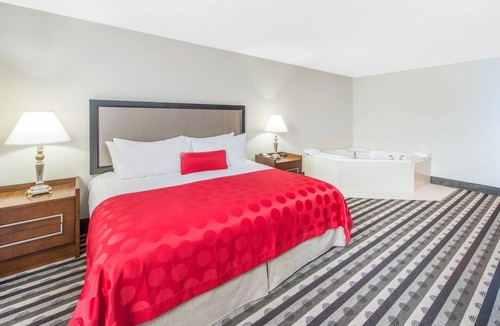 Springfield Hotel | Ramada by Wyndham Springfield North