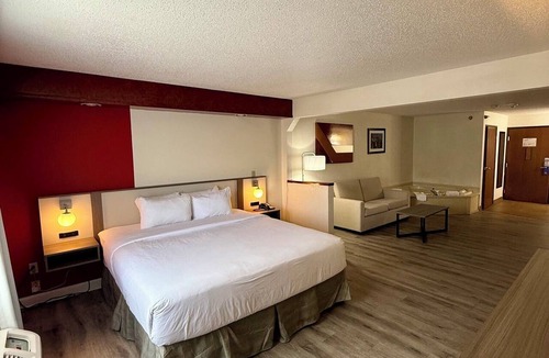 Glendale Heights Hotel | Ramada by Wyndham Glendale Heights/Lombard