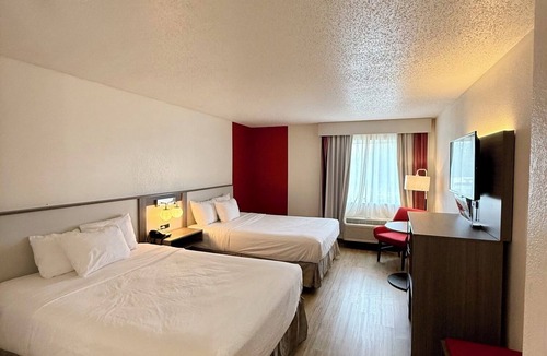 Glendale Heights Hotel | Ramada by Wyndham Glendale Heights/Lombard