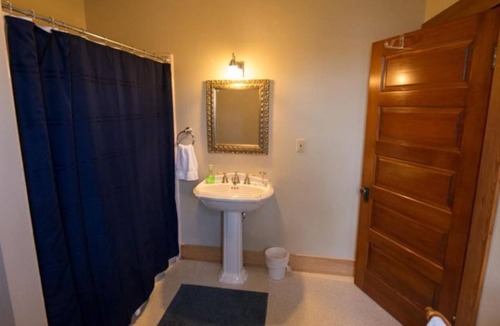 Dufur House | Rare Find! 2 Comfortable Units, FREE Parking, Near White River Falls State Park