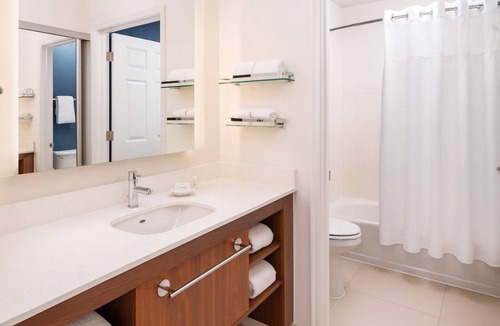 Arts/Warehouse District Hotel | Rare Find, Relaxing Suite with Outdoor Pool and Full Kitchen, Free Breakfast!