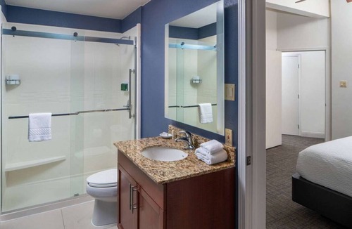 Arts/Warehouse District Hotel | Rare Find! Stylish and Pet-friendly 2BR Suite, Private Kitchen, Free Breakfast!