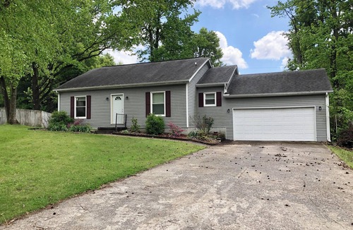 Carbondale House | Recently remodeled 1.5 story 3 bed 2 bath home on quiet cul-de-sac in Carbondale