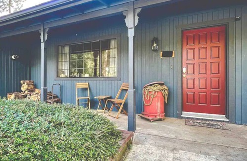 Mariposa Cabin | Recently remodeled spacious cabin in a serene forest setting