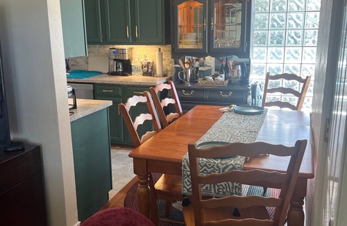 Midland House | Recently Renovated Quiet neighborhood 4 bed 2 bath house in delightful Midland