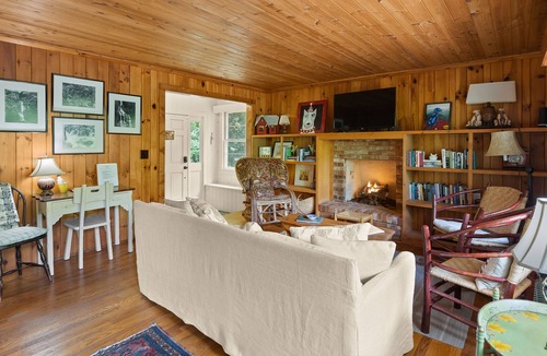 Highlands Hills Cottage | Red Bird Cottage 1.7 miles to Highlands
