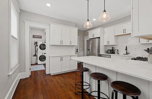 West New Haven Apartment | Red Cross Haven Modern 2BR w Private Bathrooms