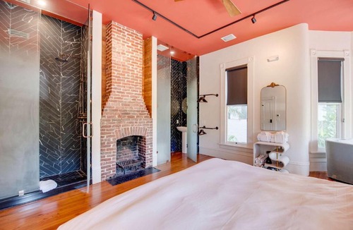 Historic Seaport Hotel | Red Room at the Grand Maloney